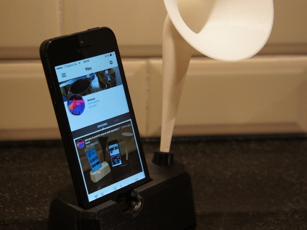 3D Iphone 4, 4S, 5 and 5S stand with speaker / horn model