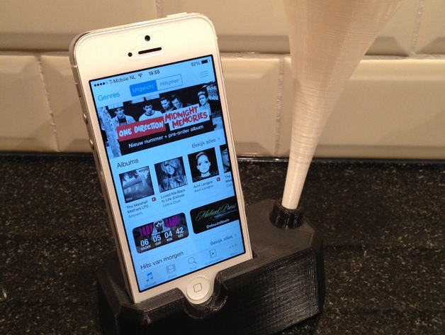 Iphone 4, 4S, 5 and 5S stand with speaker / horn