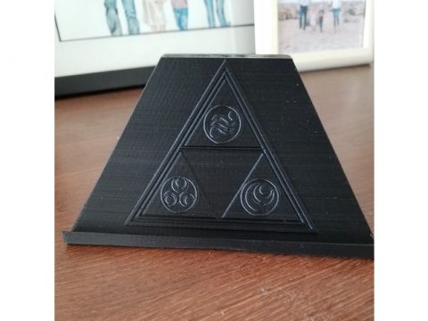 Triforce (Nintendo Switch/Phone) Stand