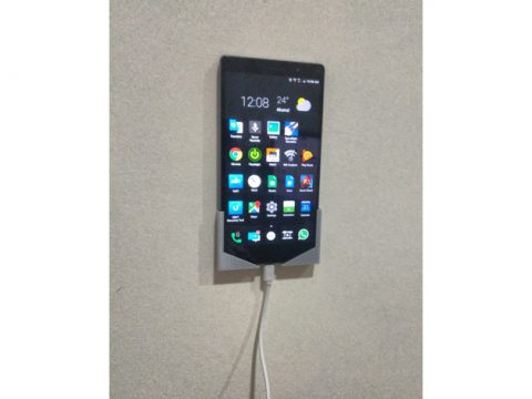 Slim Cellphone or Tablet Wall Mount