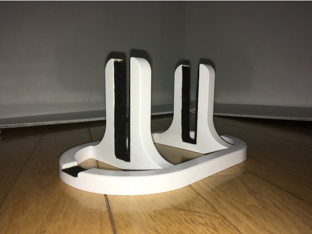Universal Macbook / Laptop Vertical Stand