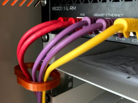 Rack mountable cable clip