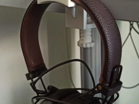 Headphones holder