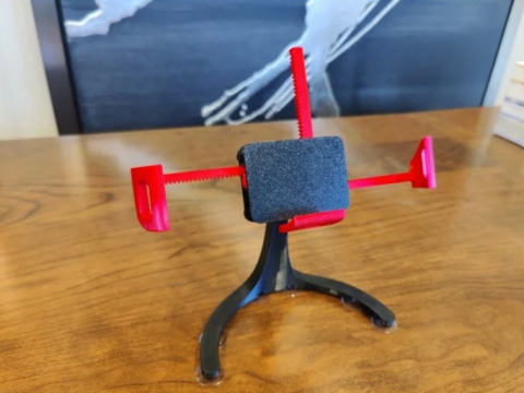 Phone-grabbing phone stand for landscape or portrait