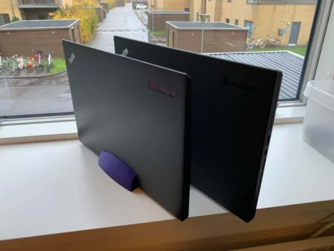 Simple laptop stand