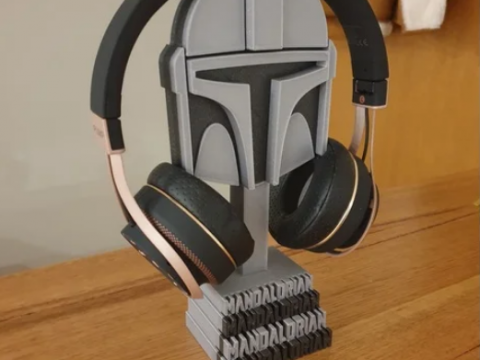 Mandalorian helmet headphones stand