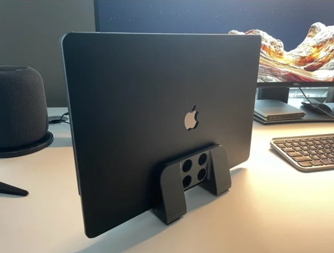 Apple Macbook Pro 15 inch 2019 w. TB Stand