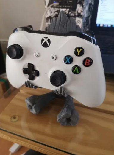 STL file baby groot xbox/ps controller holder 👶・3D printable