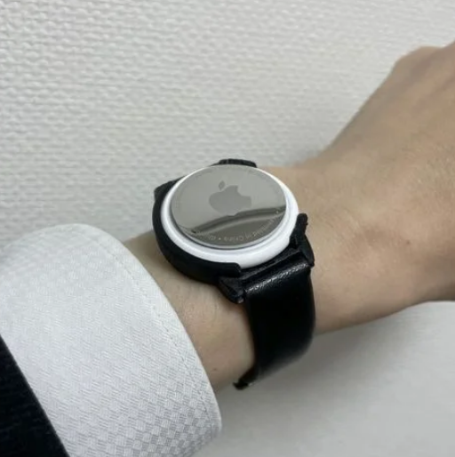AirTag watch case