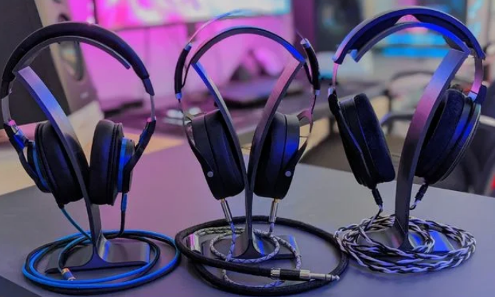 Headphone stand