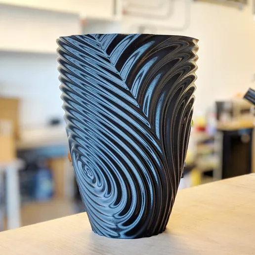 gMax Twisted Ripple Vase Bin