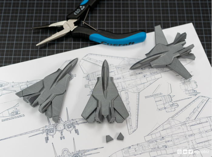 Print-in-place and articulated F14 Jet Fighter with Improved Wingdesign