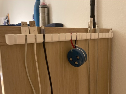 Cable holder for 18 cables