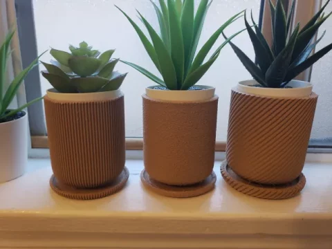 Planters with Integrated Saucer