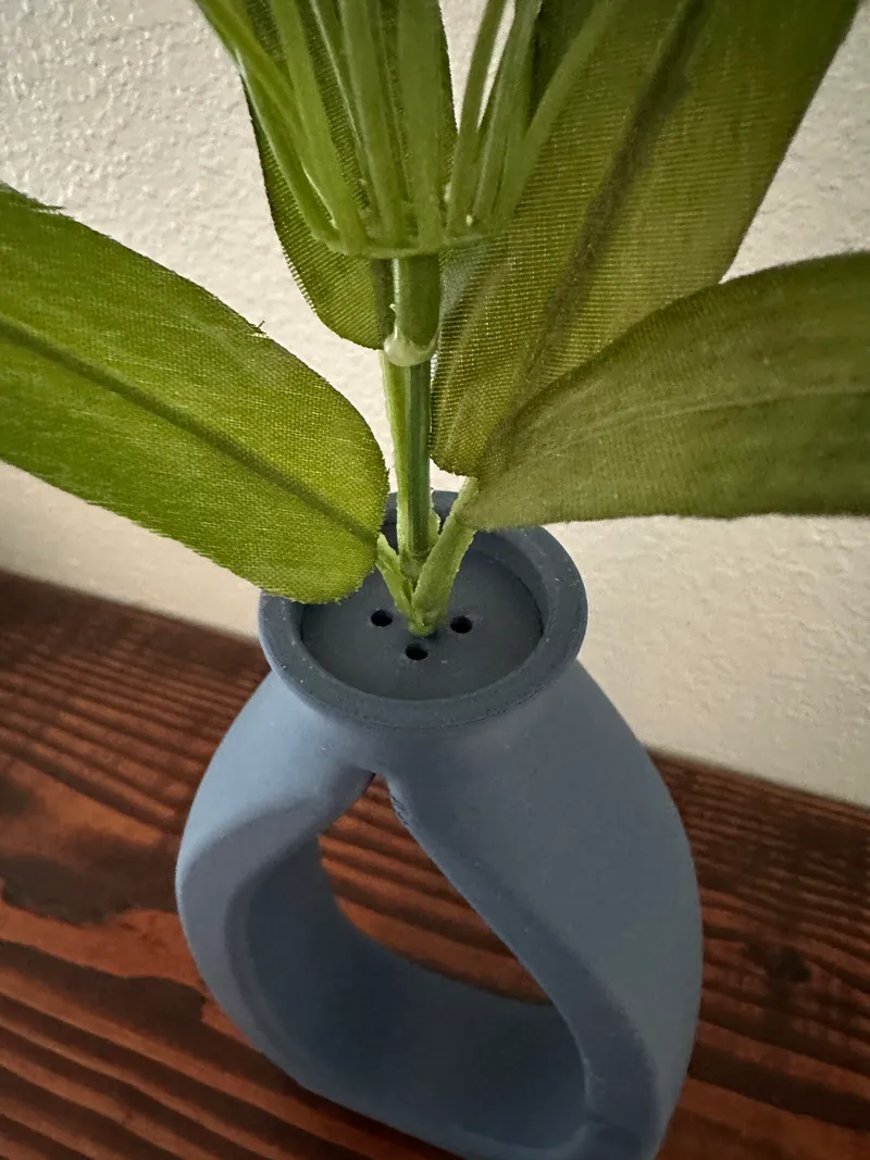 Modern Illusion Vase3 3d model
