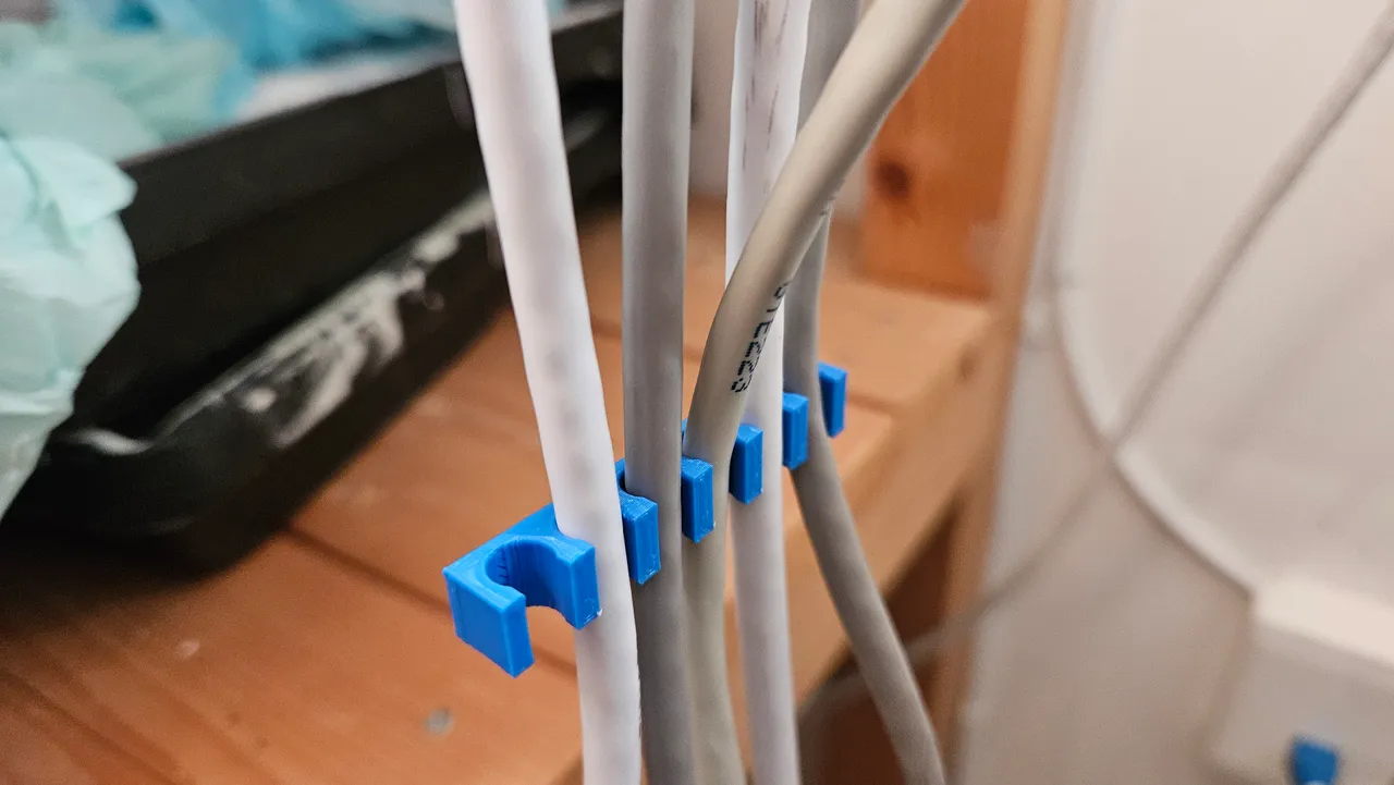 Simple cable clip 3d model
