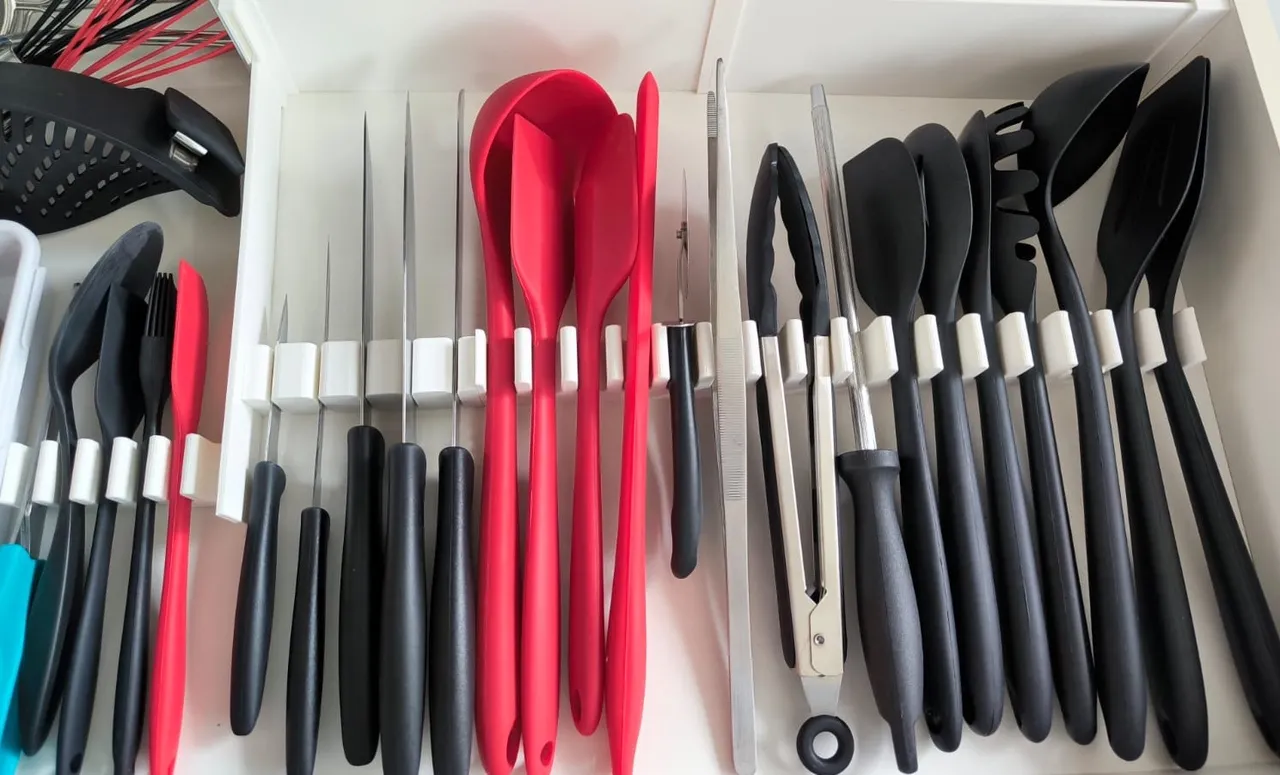 Kitchen utensils organizer 3d model