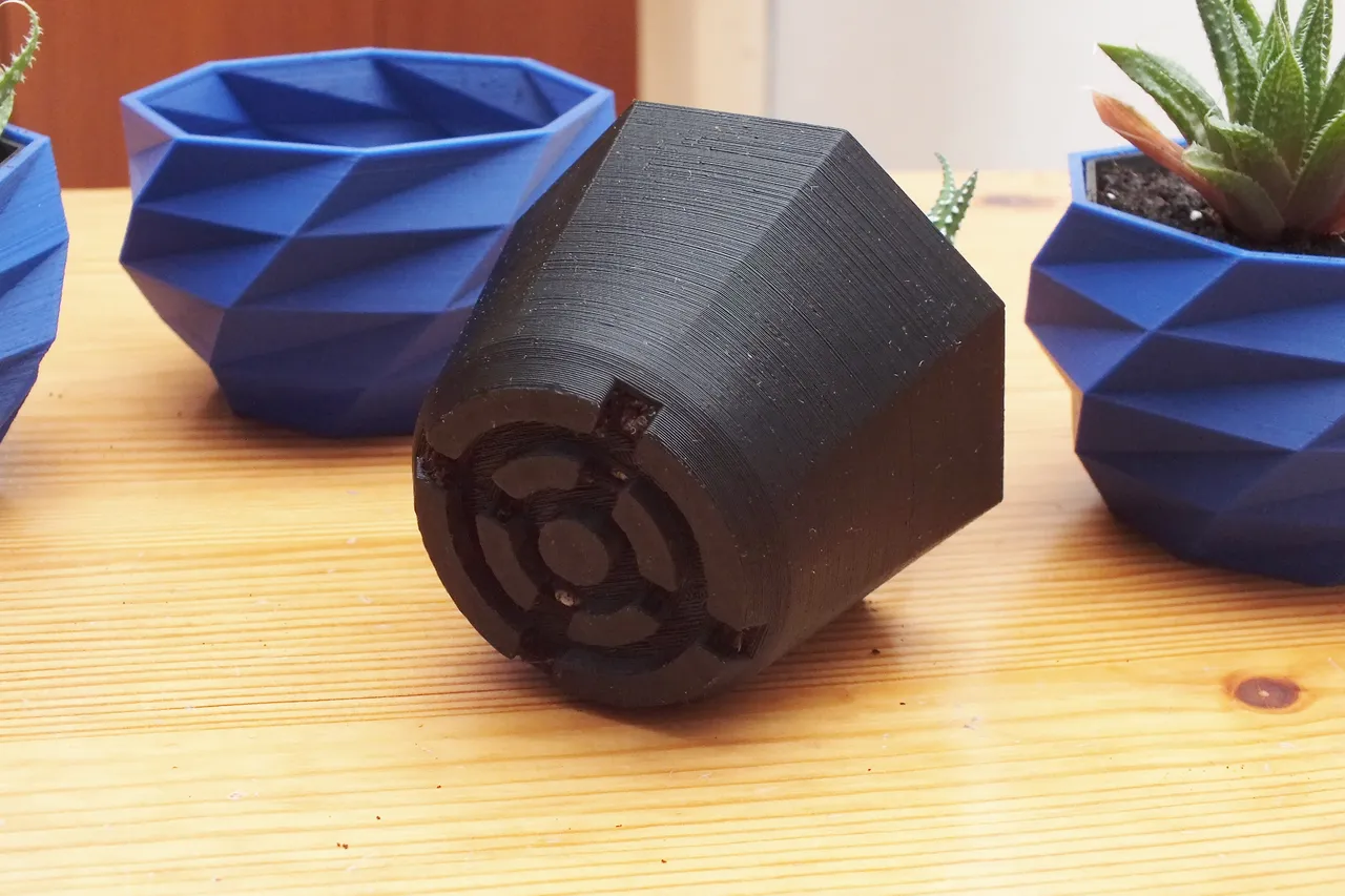 Low Poly Octagonal Planter - Remix2 3d model